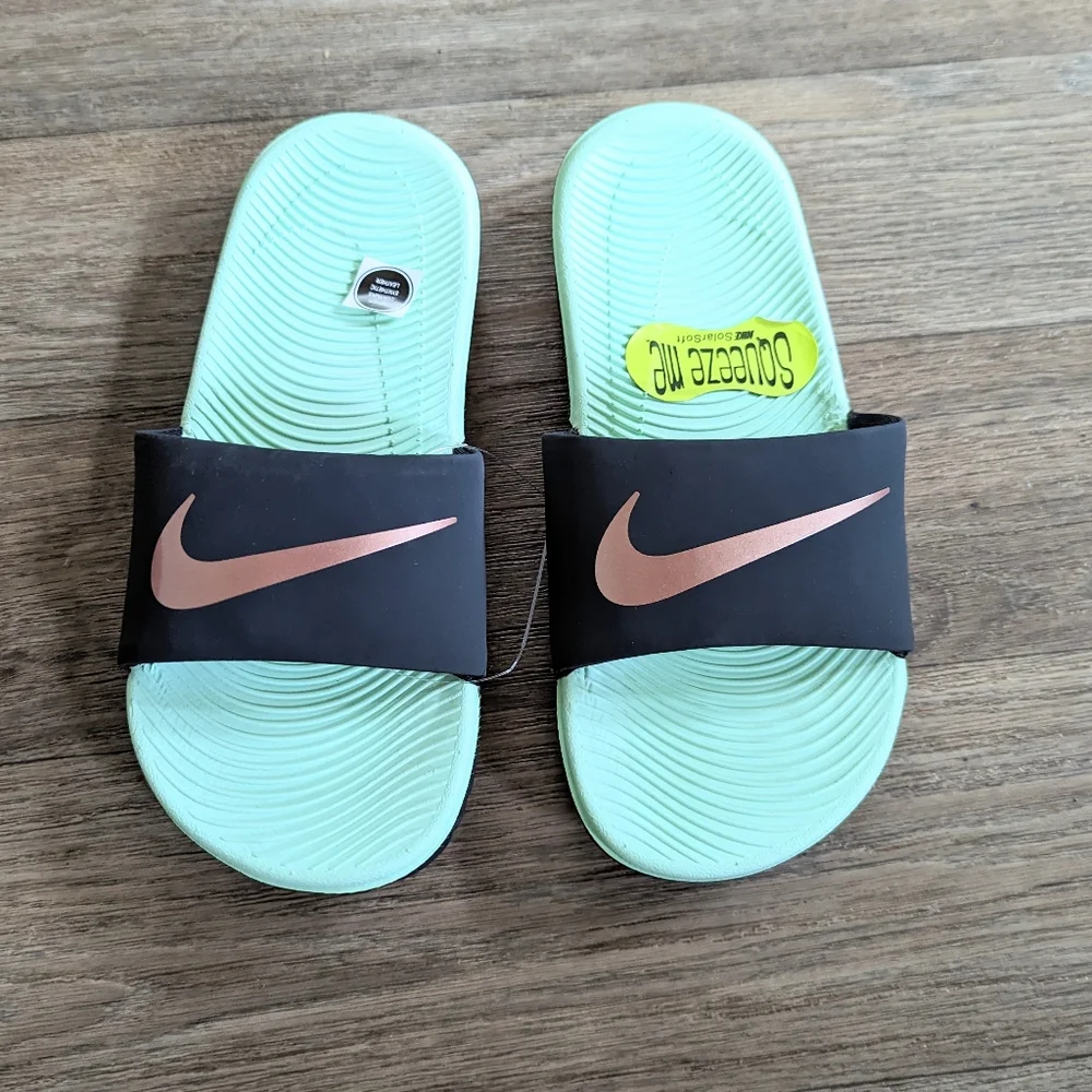 NIB Nike Youth Kawa Slide Sandals Size 1Y